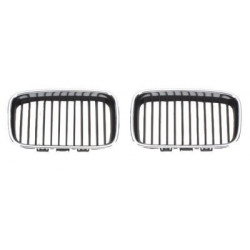 Grille de calandre noir avec cadre chrome côté chauffeur