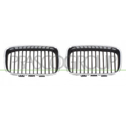 Grille de calandre noir avec cadre chrome côté chauffeur