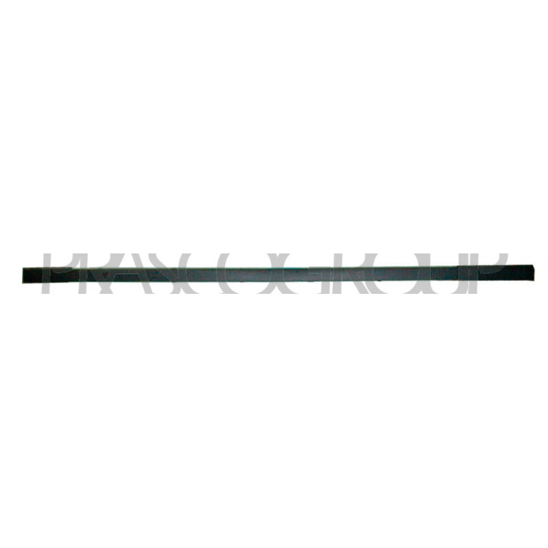 Bandeau central noir de pare-chocs arrière Bandeau central noir de pare-chocs arrière