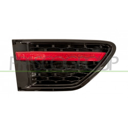 Grille noir et rouge d'aile avant côté passager