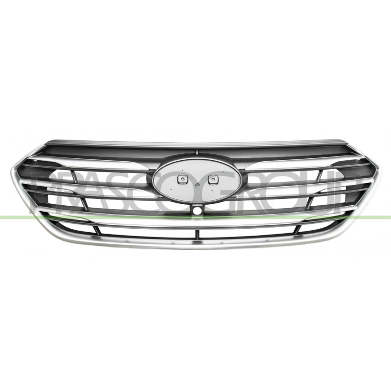 Grille Calandre Noire avec Moulure Chromee'-avec Cadre Chromee'-avec Trou Camera Grille Calandre Noire avec Moulure Chromee'-avec Cadre Chromee'-avec Trou Camera