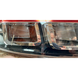 Feu arrière côté chauffeur avec porte-lampe